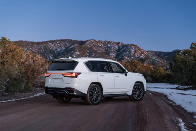 Lexus LX IV 600 3.5 AT 4WD