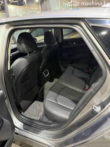 Kia K5 III 1.6 AT