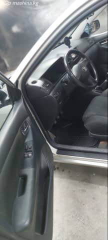 Toyota Corolla IX (E120, E130) Рестайлинг 1.4 MT