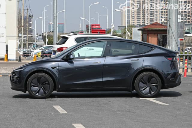 Tesla Model Y I Standard Electro AT