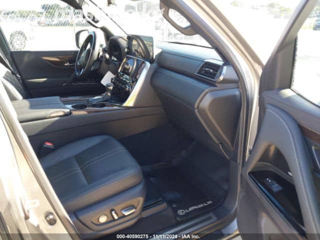 Lexus LX IV 600 3.5 AT 4WD