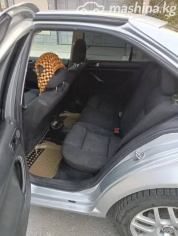 Volkswagen Bora 1.6 MT