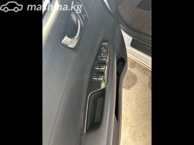Kia K5 II 2.0 AT