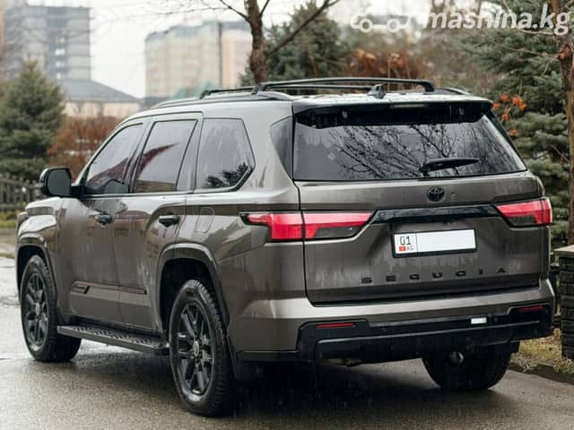 Toyota Sequoia III 3.5hyb AT 4WD