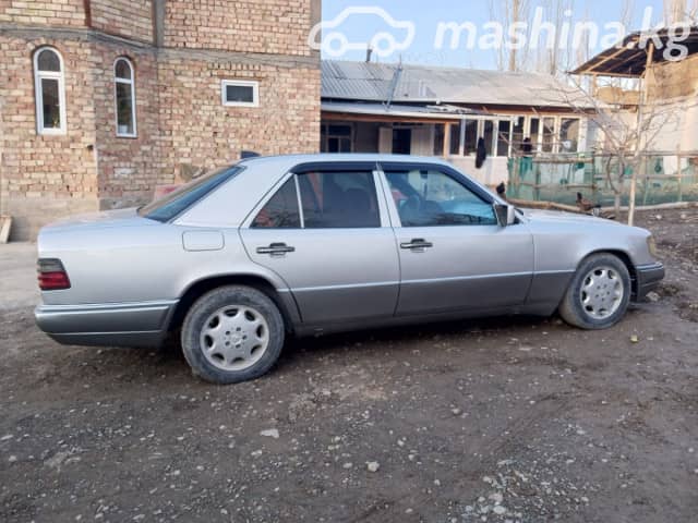 Mercedes-Benz E-Класс I (W124) 220 2.2 MT