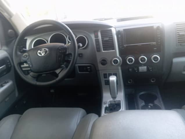 Toyota Sequoia II 5.7 AT 4WD