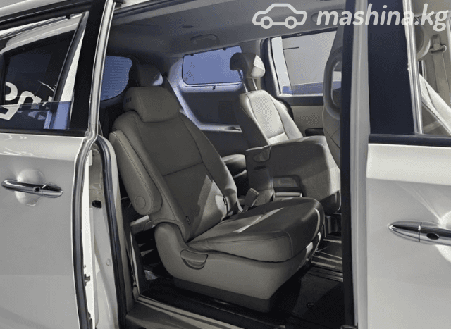 Kia Carnival III 2.2d AT