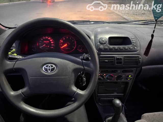 Toyota Corolla VIII (E110) 1.6 MT