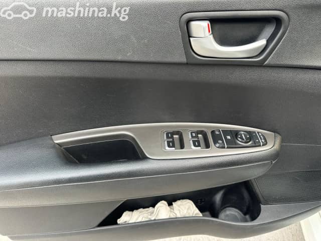 Kia K5 II 2.0 AT