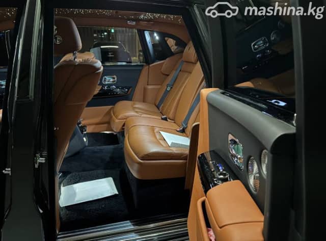Rolls-Royce Phantom VII Long 6.8 AT