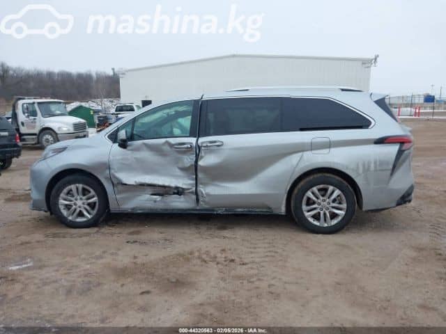 Toyota Sienna IV 2.5hyb AT 4WD