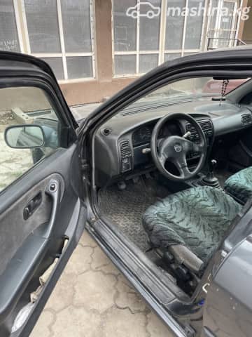Nissan Primera I (P10) 1.6 MT