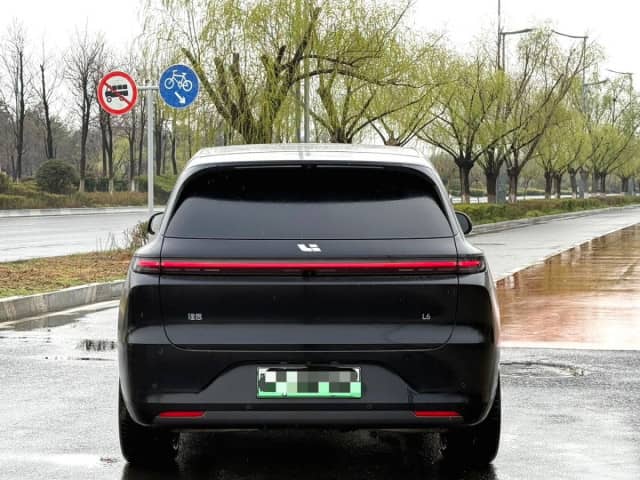 LiXiang L6 1.5hyb AT 4WD