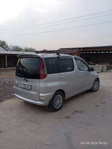 Toyota FunCargo 1.5 AT