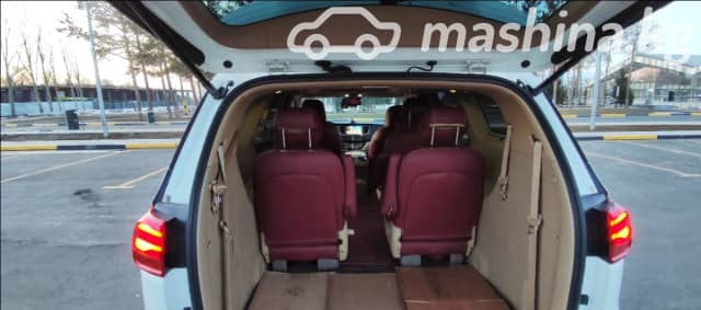 Kia Carnival III 2.2d AT