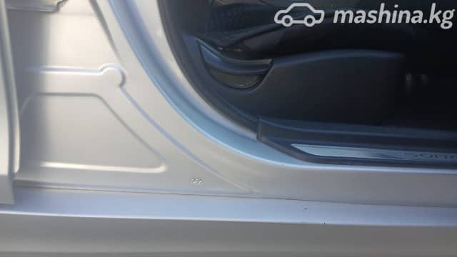 Hyundai Sonata VI (YF) 2.0 AT Газ