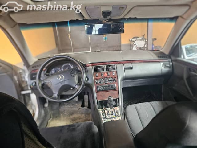 Mercedes-Benz E-Класс II (W210, S210) Рестайлинг 220 2.2d AT