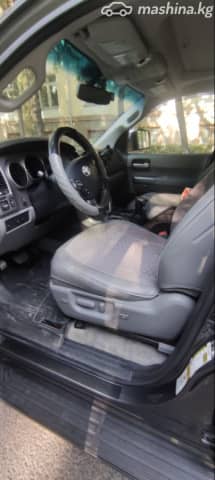 Toyota Sequoia II