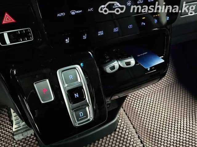 Hyundai Staria 2.2d AT 4WD