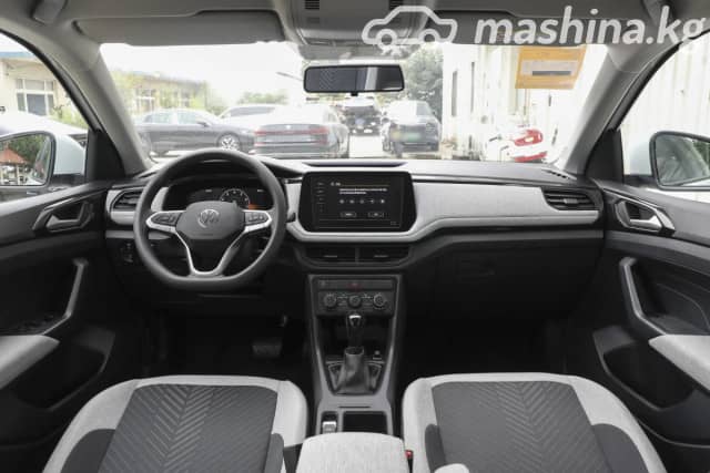 Volkswagen Tharu XR 300 TSI 1.5 AMT