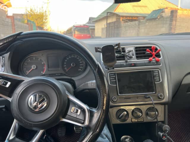 Volkswagen Polo V Рестайлинг 1.6 MT