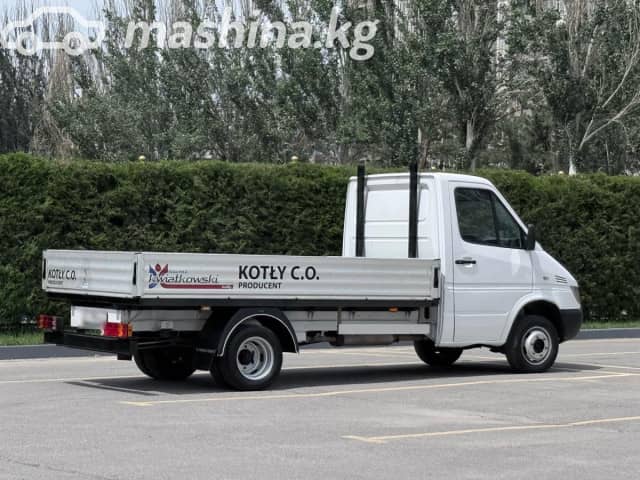 Mercedes-Benz Бортовой (4х2)