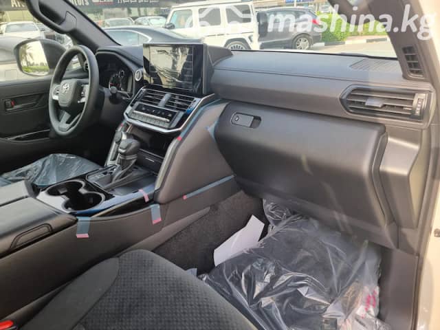 Toyota Land Cruiser 300 Series 4.0 AT 4WD