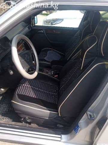 Mercedes-Benz E-Класс I (W124) 220 2.2 MT