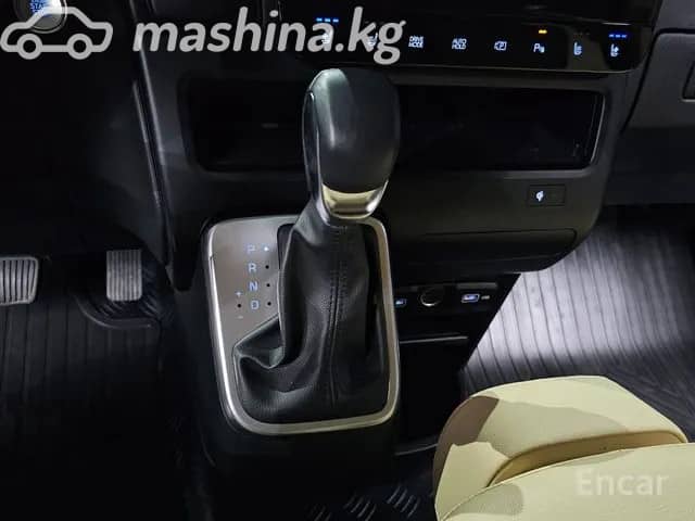 Hyundai Staria 2.2d AT 4WD