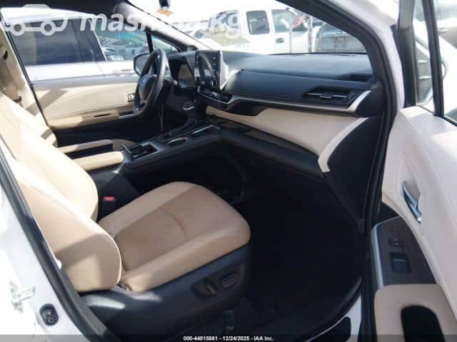 Toyota Sienna IV 2.5hyb AT 4WD