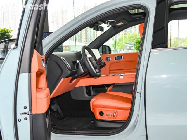 LiXiang L6 1.5hyb AT 4WD