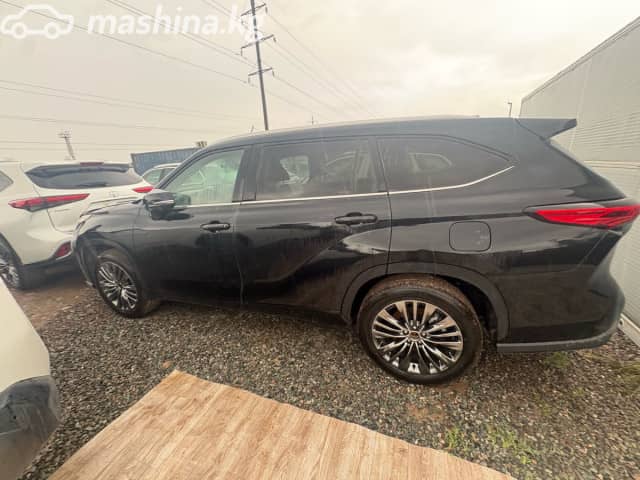 Toyota Highlander IV (U70)