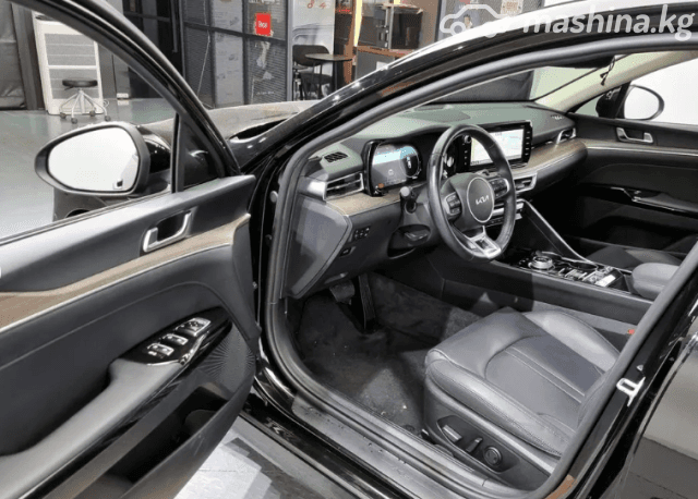 Kia K5 III 2.0 AT