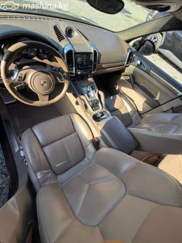 Porsche Cayenne II (958) Turbo 4.8 AT 4WD