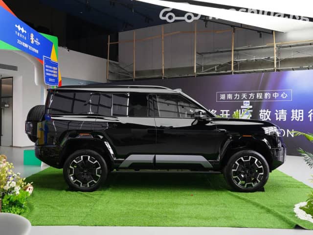 BYD FangChengBao Leopard 8 2.0hyb AT 4WD
