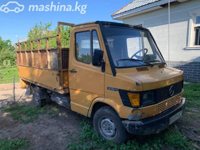 Mercedes-Benz Бортовой (4х2)