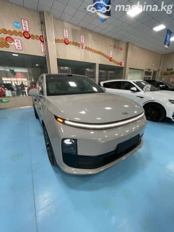 LiXiang L6 1.5hyb AT 4WD