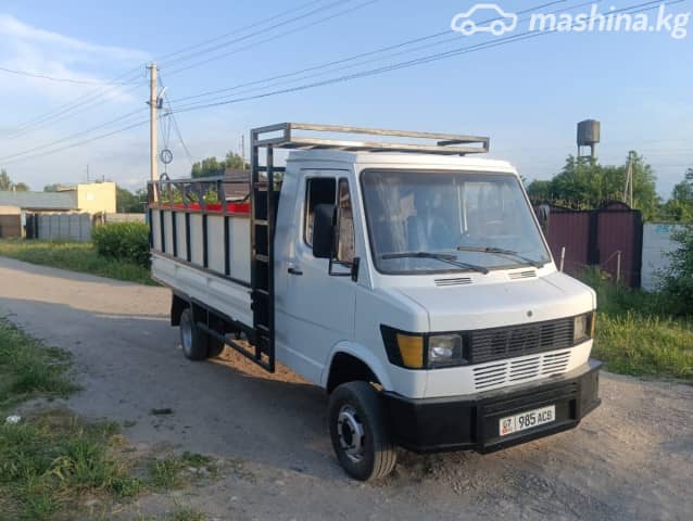 Mercedes-Benz Бортовой (4х2)
