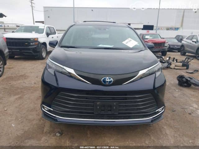 Toyota Sienna IV 2.5hyb AT 4WD