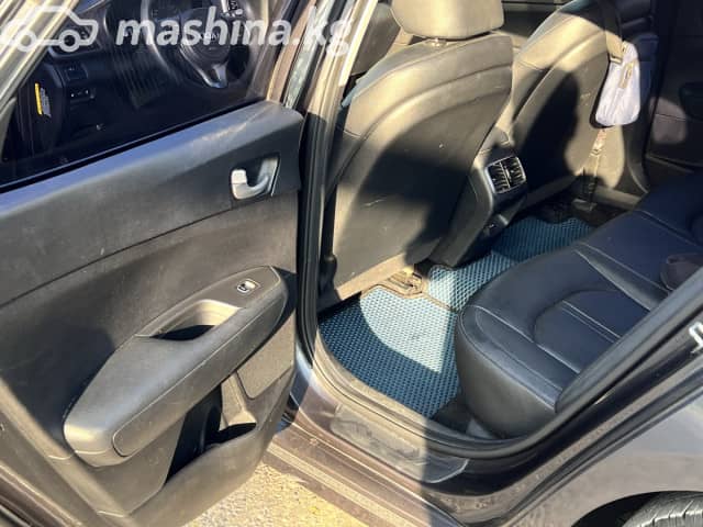 Kia K5 II 2.0 AT
