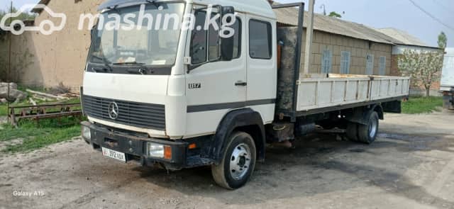 Mercedes-Benz Бортовой (4х2)