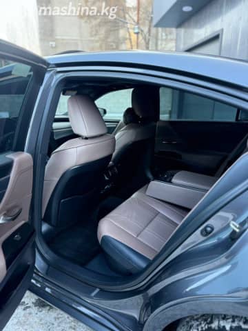 Lexus ES VII Рестайлинг 300h 2.5hyb CVT