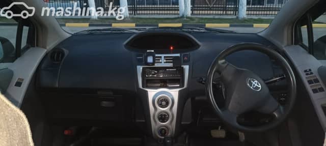 Toyota Vitz II (XP90) 1.0 CVT
