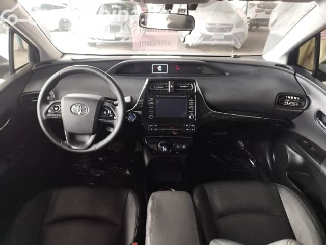 Toyota Prius IV Рестайлинг (XW50) 1.8hyb AT