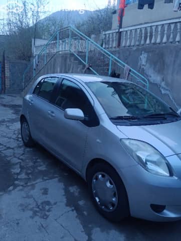 Toyota Yaris II Рестайлинг 1.3 MT