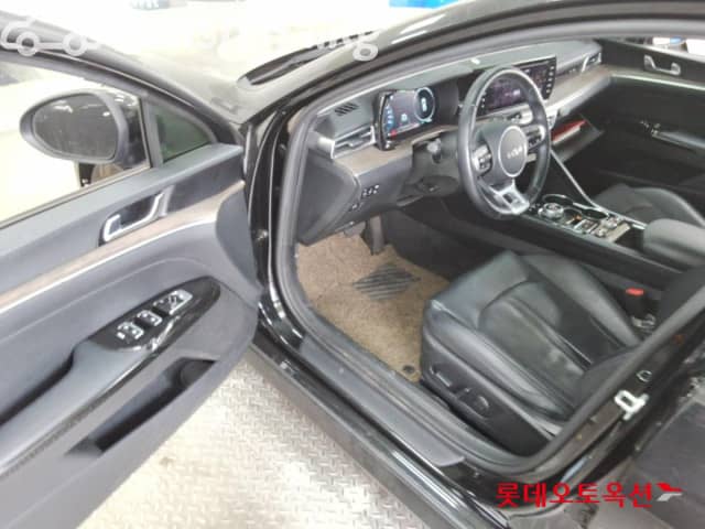 Kia K5 III 2.0 AT
