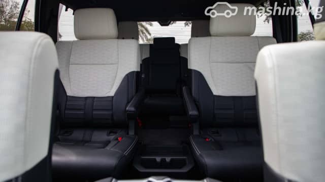 Toyota Sequoia III 3.5hyb AT 4WD