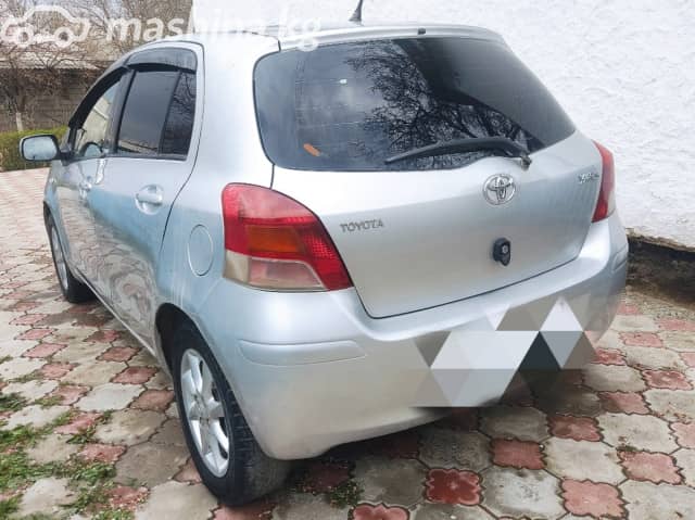 Toyota Yaris II Рестайлинг 1.0 MT
