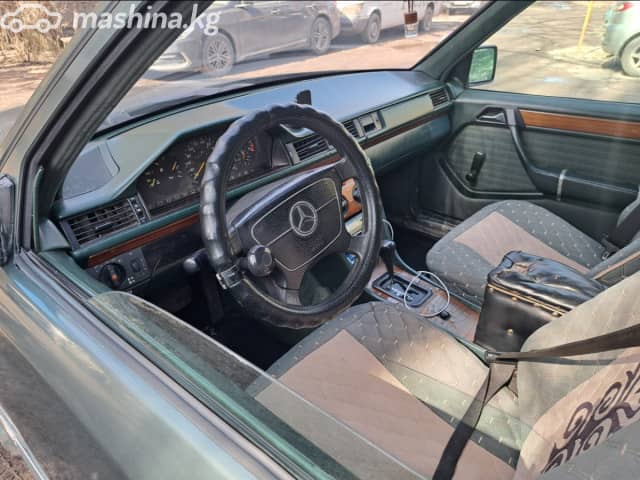 Mercedes-Benz E-Класс I (W124) 220 2.2 AT