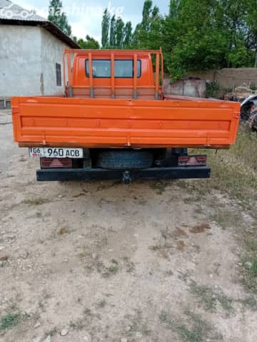 Mercedes-Benz Бортовой (4х2)